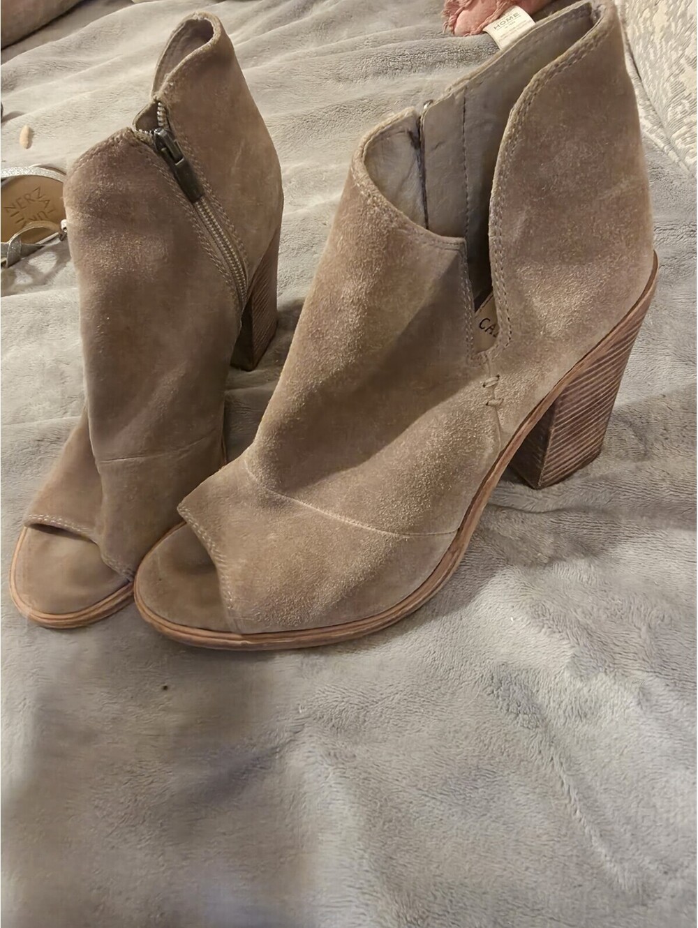 Vince Camuto Leather Beige Pull on Peep Toe Bootie Boot Size 9M, Womens